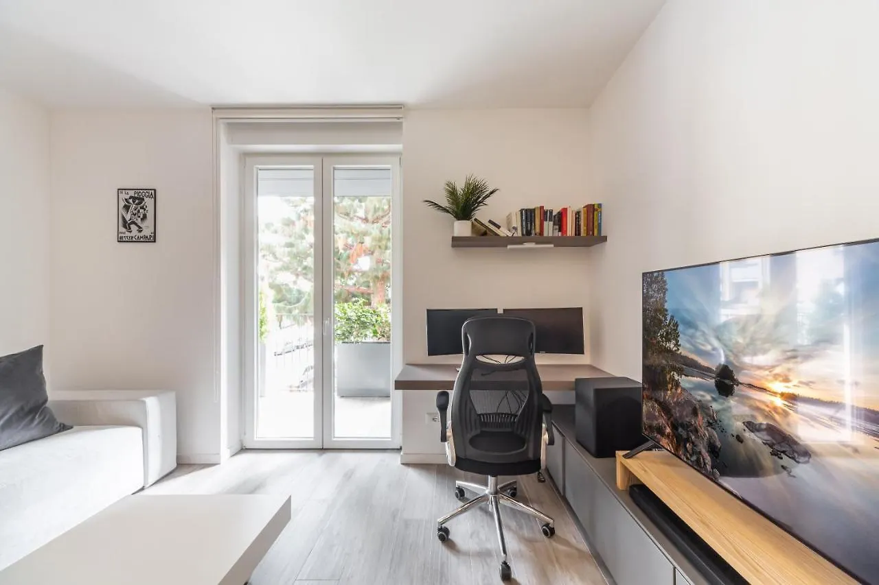 Comfy Apt With Private Parking & Balcony Milan Apartment