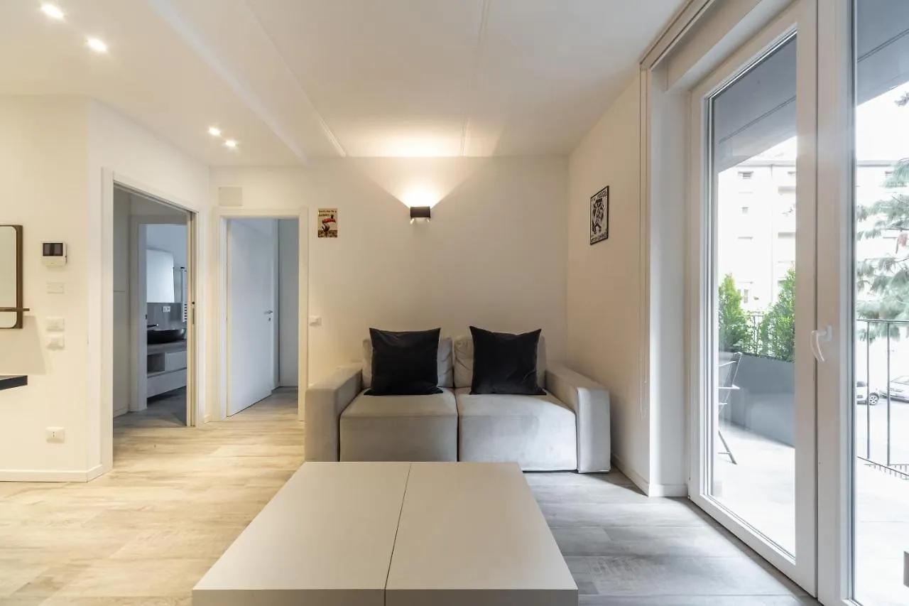 Apartment Comfy Apt With Private Parking & Balcony Milan Italy