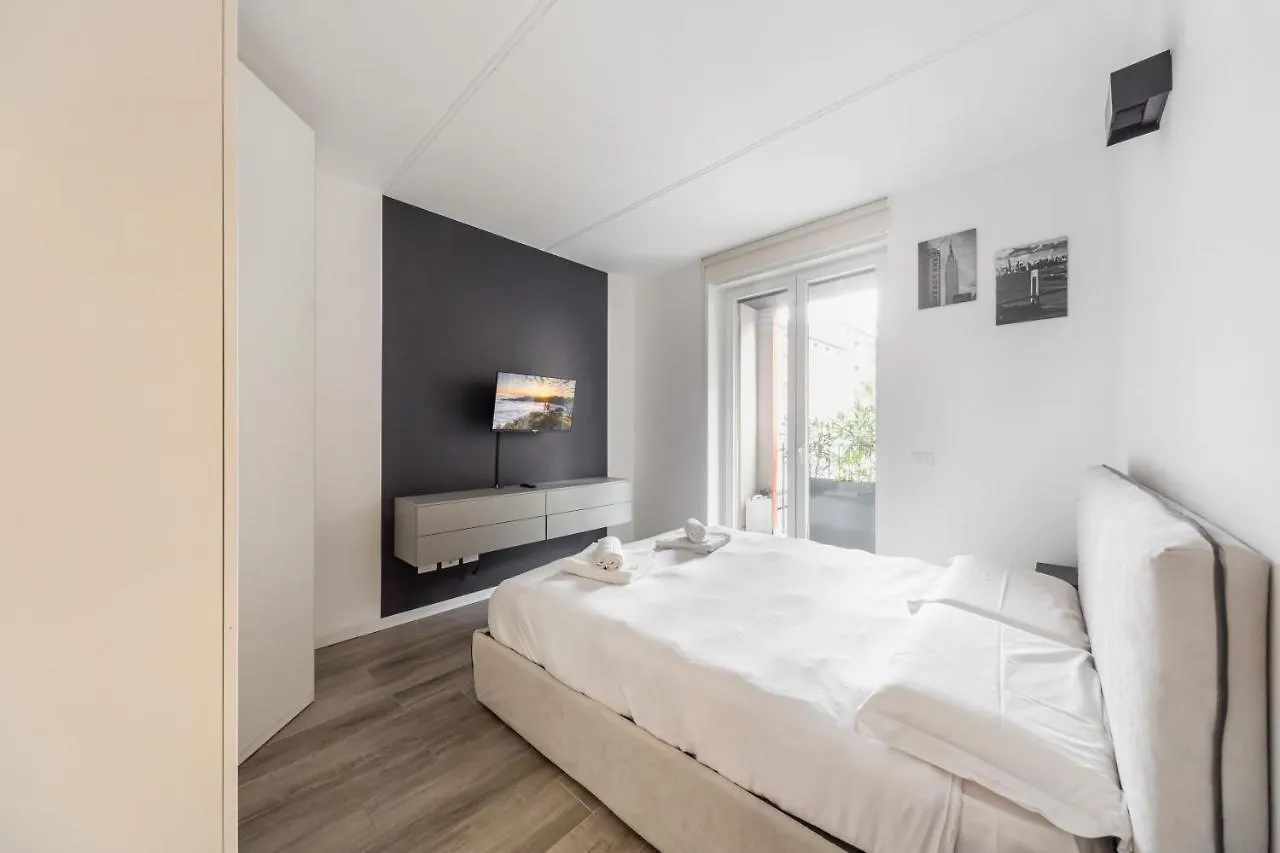 Apartment Comfy Apt With Private Parking & Balcony Milan