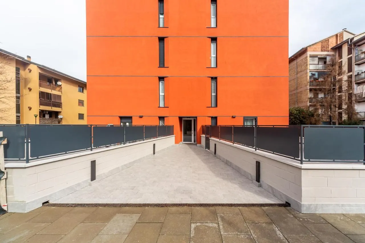 Apartment Comfy Apt With Private Parking & Balcony Milan