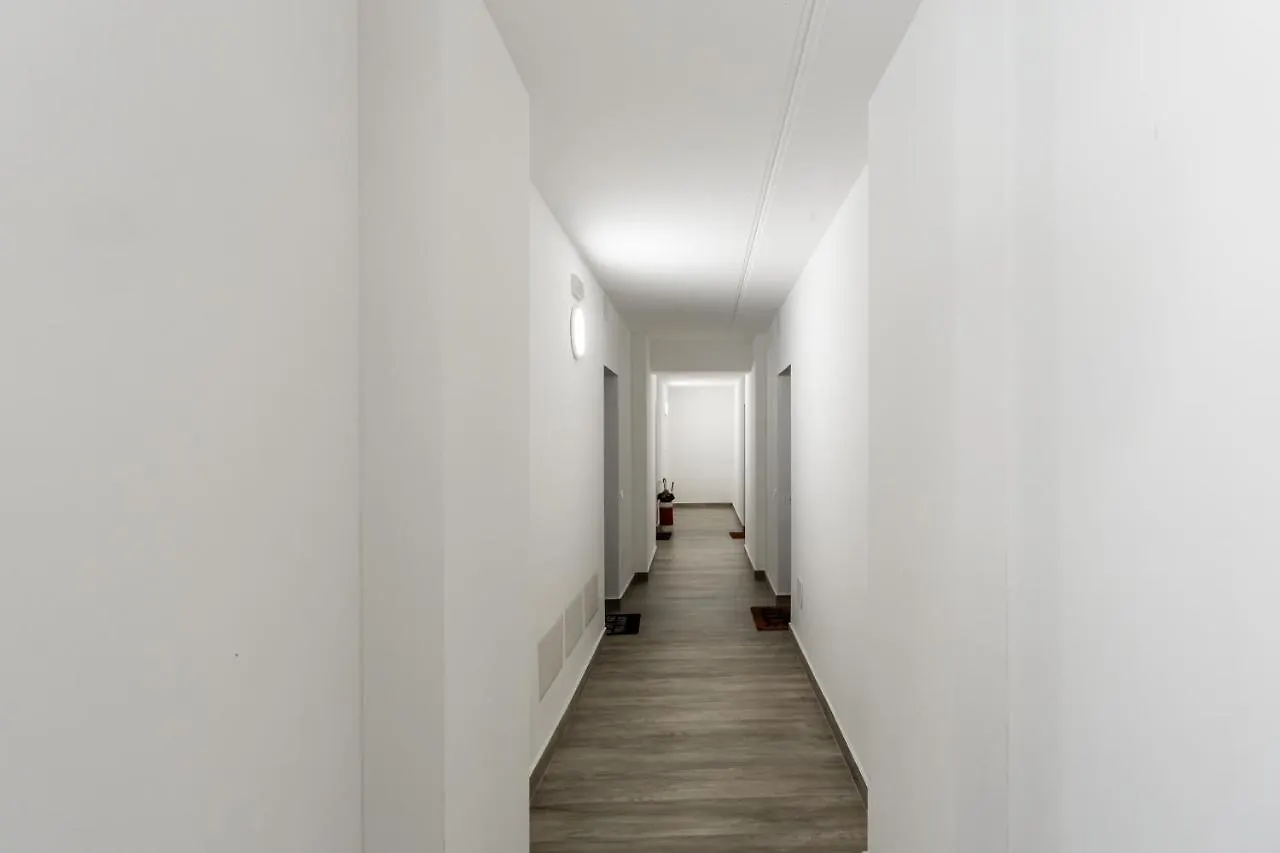 Comfy Apt With Private Parking & Balcony Milan Italy