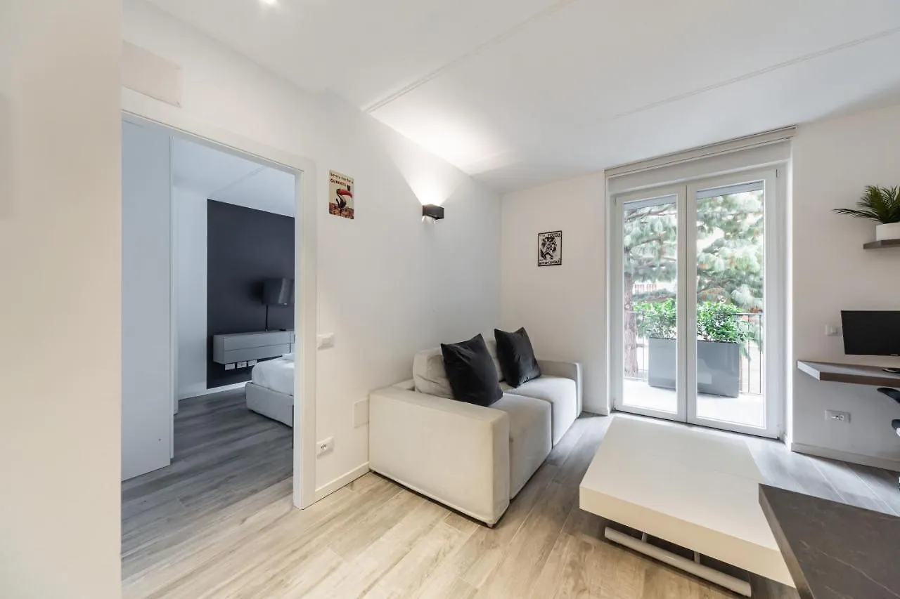 Comfy Apt With Private Parking & Balcony Milan Apartment