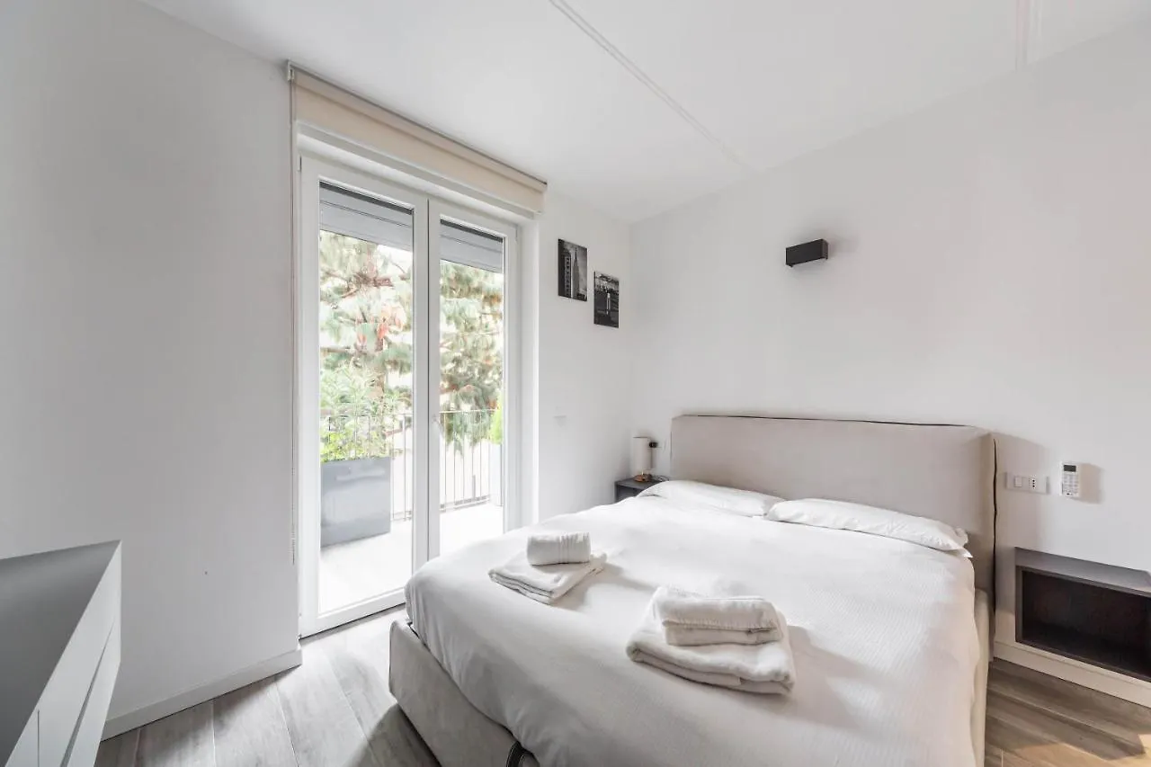 Comfy Apt With Private Parking & Balcony Milan Apartment